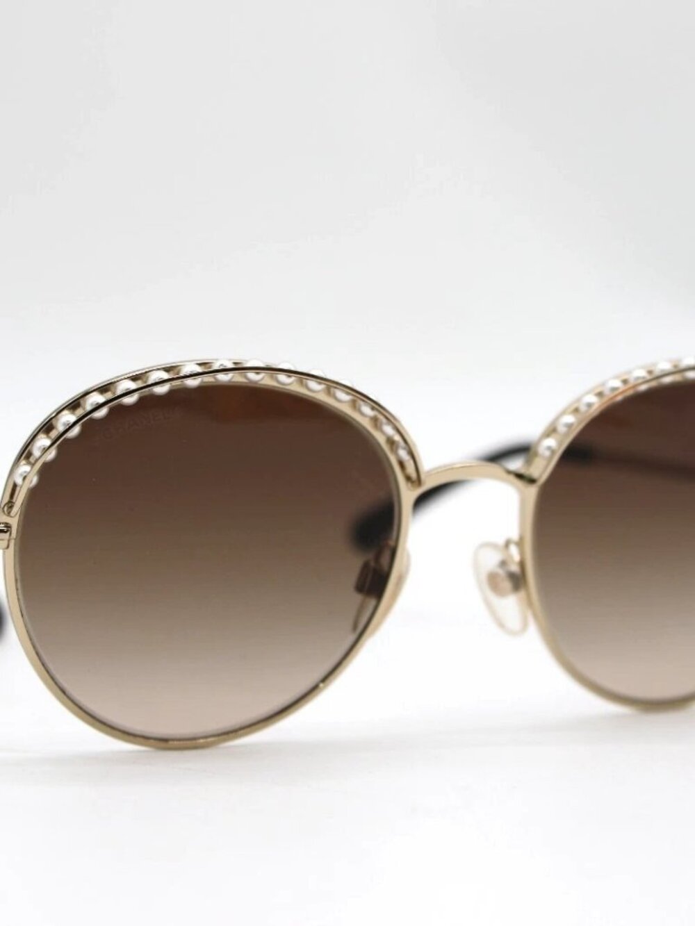 Chanel Pearl Round Sunglasses 4247 H 52/19/135 - Gold
